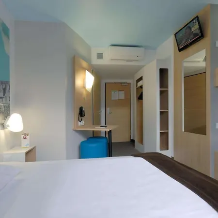 B&B Hotel Boeblingen 호텔