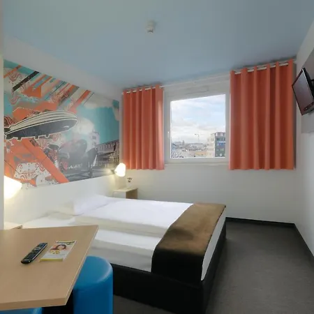 B&B Hotel Boeblingen 호텔