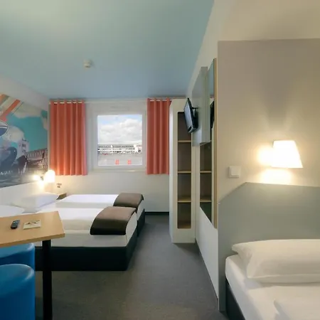 B&B Hotel Boeblingen 호텔